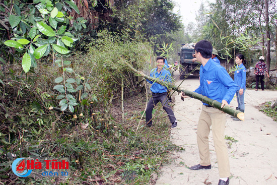 hang tram can bo nguoi dan thach ha ra quan xay dung nong thon moi
