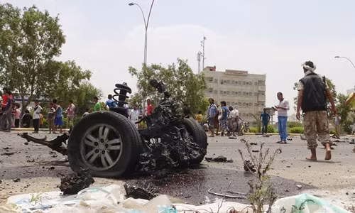 danh bom doanh trai quan doi o yemen 18 nguoi thuong vong