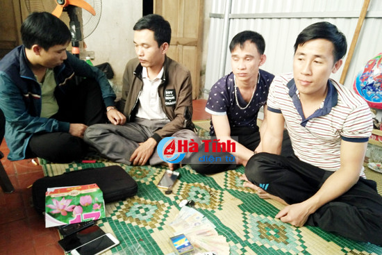 bat 4 doi tuong dang dut ba bich