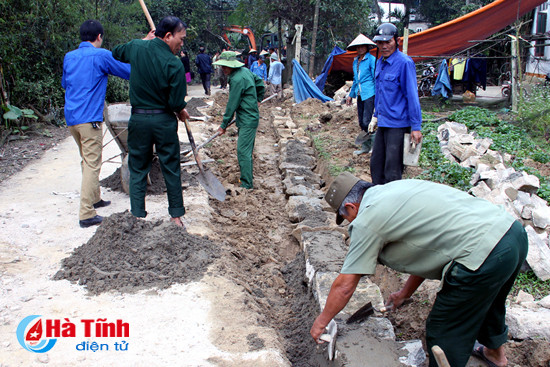 hang tram can bo nguoi dan thach ha ra quan xay dung nong thon moi