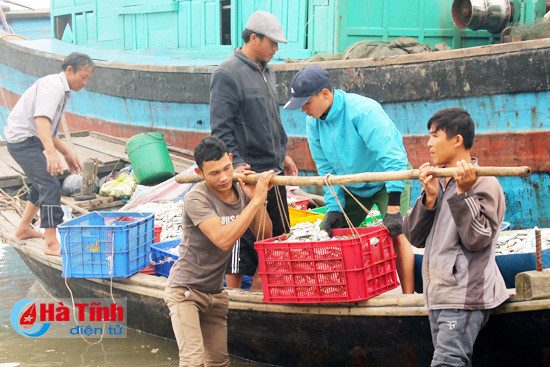 thuyen ve ca lai day khoang