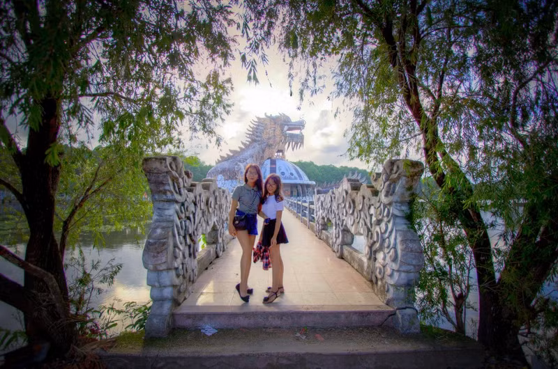 cong vien ma mi o hue len bao nuoc ngoai