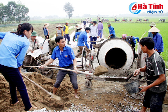 hang tram can bo nguoi dan thach ha ra quan xay dung nong thon moi