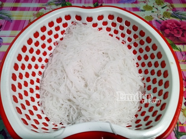 chuan bi bun cha ca ngon lanh cho bua sang ngay cuoi tuan