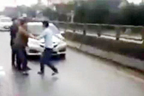 xu phat hanh chinh nhom thanh nien dai nao tren ql1a