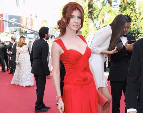 Những nữ điệp viên Nga có thể trà trộn làm hao hụt tinh thần của cả các nghị sỹ châu Âu. nato lo nga dung my nhan ke chiem chau au