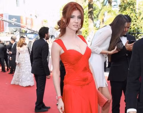 Những nữ điệp viên Nga có thể trà trộn làm hao hụt tinh thần của cả các nghị sỹ châu Âu. nato lo nga dung my nhan ke chiem chau au