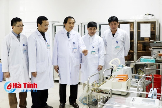 ha tinh co them 2 thay thuoc nhan dan 16 thay thuoc uu tu