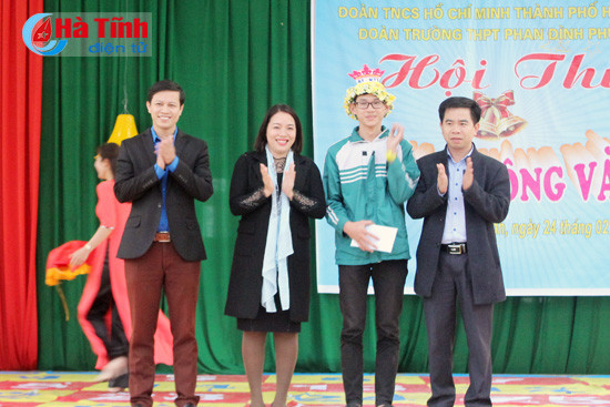 truong thpt phan dinh phung thi rung chuong vang