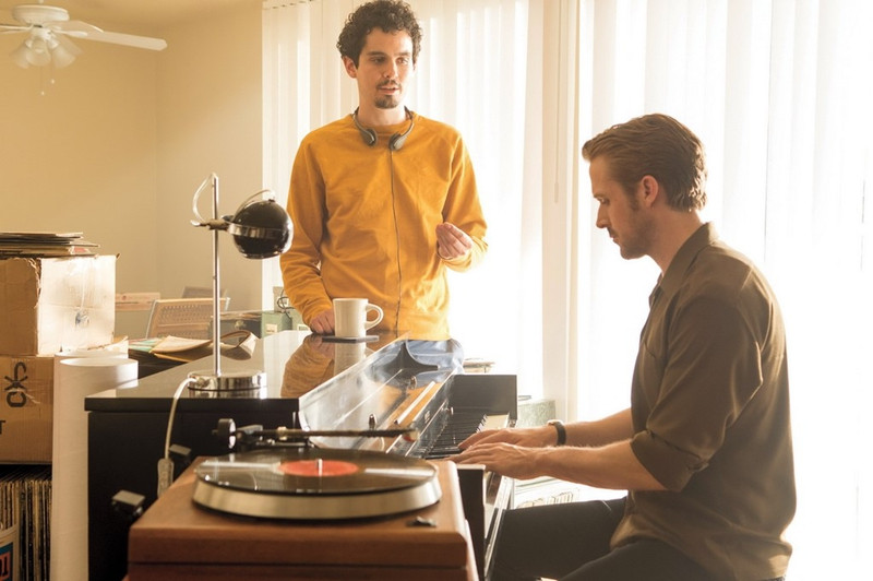 Damien Chazelle là cái tên sáng giá nhất ở hạng mục Đạo diễn xuất sắc với La La Land, đặc biệt sau khi anh thắng giải DGA của Hiệp hội Đạo diễn Mỹ. Nếu ra về với tượng vàng vào tối 26/2, Chazelle sẽ tái lập kỷ lục là nhà làm phim trẻ tuổi nhất lịch sử được Viện hàn lâm vinh danh khi năm nay mới 32 chỉ tuổi. Năm 1932, ở độ tuổi tương tự, Norman Taurog đã giành chiến thắng với Skippy (1931). Ảnh: Summit. nhung ky luc cho bi xo do tai oscar 2017