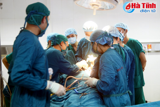 bvdk ha tinh trien khai ky thuat thay khop vai nhan tao