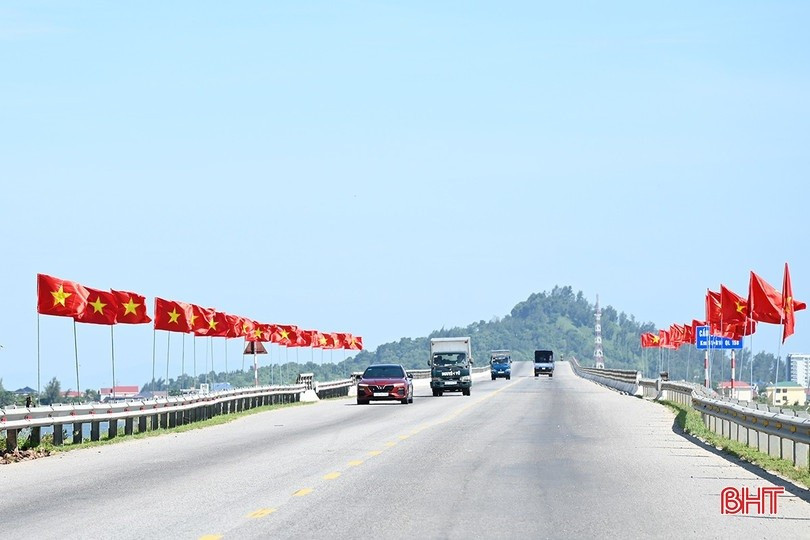 Tinh thần Cách mạng Tháng Tám là nội lực thôi thúc khát vọng dựng xây Hà Tĩnh đẹp giàu. 222.jpg