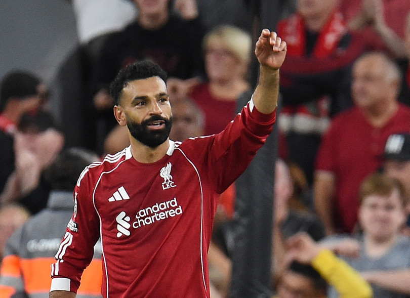 Theo sau Haaland là Mohamed Salah, người được Liverpool chi trả 400.000 bảng mỗi tuần. Với hơn 300 bàn cùng hàng loạt kiến tạo cho Liverpool từ khi gia nhập, Salah là ngôi sao khó thay thế của "The Kop" hiện tại.