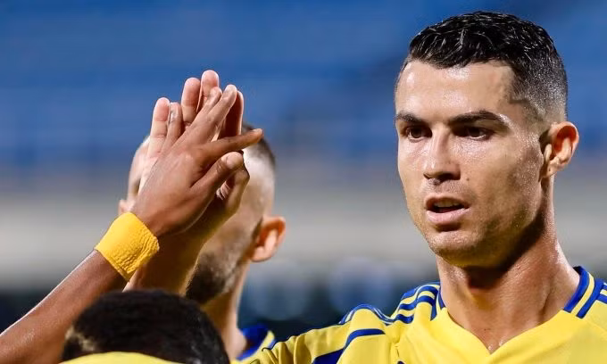 Ronaldo mừng bàn của Mane trong trận Al Nassr thắng Al Riyadh trên sân Prince Faisal bin Fahd, thành phố Riyadh, Arab Saudi tối 8/11/2024. Ảnh: X/Cristiano