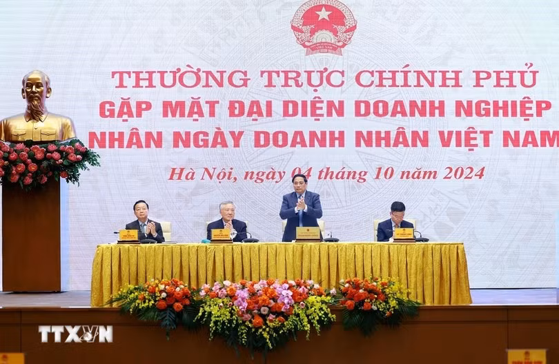 Thủ tướng Phạm Minh Chính gặp mặt đại diện doanh nghiệp nhân Ngày Doanh nhân Việt Nam (13/10). (Ảnh: Dương Giang/TTXVN)