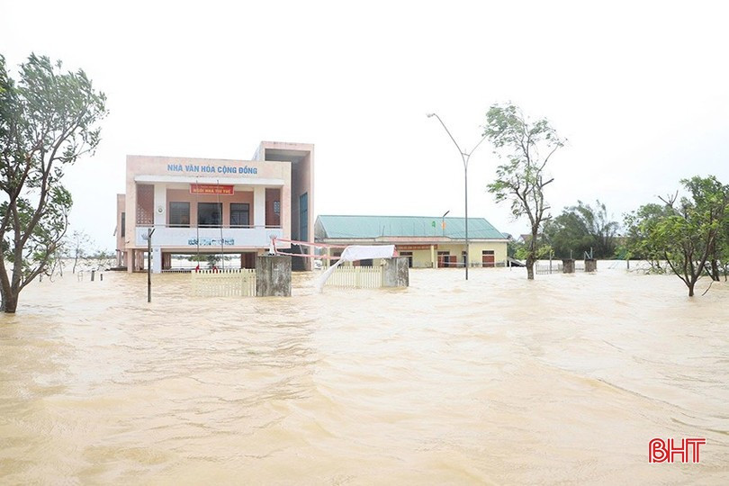 Nhà văn hóa cộng đồng thôn Tiền Phong (xã Đức Quang, Hà Tĩnh) ngập chìm trong nước lũ ngày 30/9. image-4.jpg