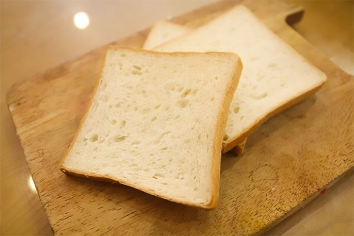Bánh mì giúp tủ lạnh tránh được tình trạng ẩm mốc và khử mùi tủ lạnh hiệu quả. Bánh mì giúp tủ lạnh tránh được tình trạng ẩm mốc và khử mùi tủ lạnh hiệu quả.