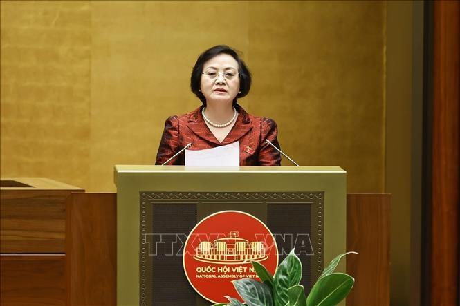 Bộ trưởng Bộ Nội vụ Phạm Thị Thanh Trà, thừa ủy quyền của Thủ tướng Chính phủ trình bày Báo cáo giải trình, tiếp thu, chỉnh lý dự thảo Luật Cán bộ, công chức (sửa đổi). Ảnh: Doãn Tấn /TTXVN Bộ trưởng Bộ Nội vụ Phạm Thị Thanh Trà, thừa ủy quyền của Thủ tướng Chính phủ trình bày Báo cáo giải trình, tiếp thu, chỉnh lý dự thảo Luật Cán bộ, công chức (sửa đổi). Ảnh: Doãn Tấn /TTXVN