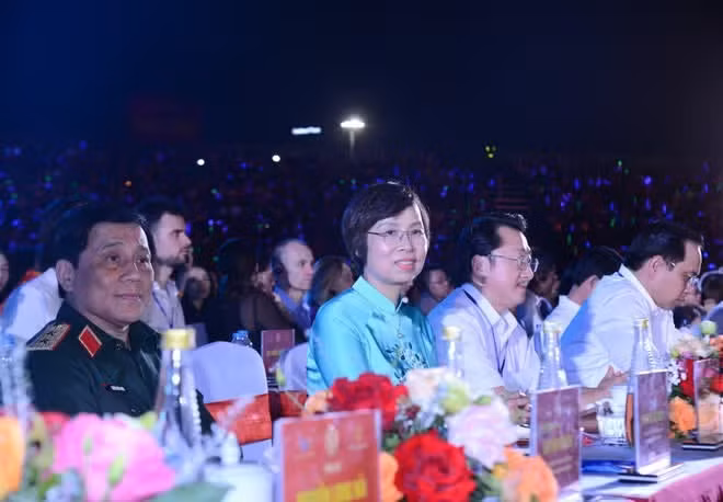 Các đại biểu tham dự lễ khai mạc. (Ảnh: Thanh Vân/TTXVN)