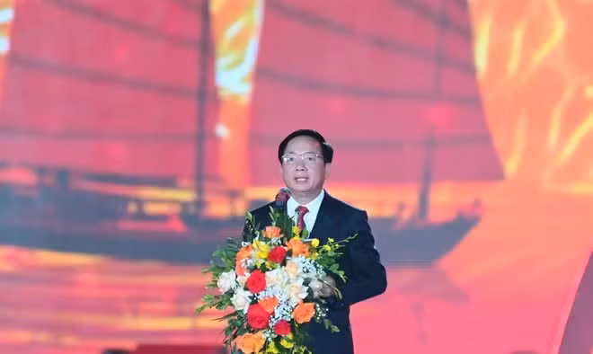 Ông Trịnh Văn Quyết, Ủy viên Bộ Chính trị, Bí thư Trung ương Đảng, Trưởng ban Tuyên giáo và Dân vận Trung ương phát biểu chỉ đạo tại lễ khai mạc. (Ảnh: Thanh Vân/TTXVN)