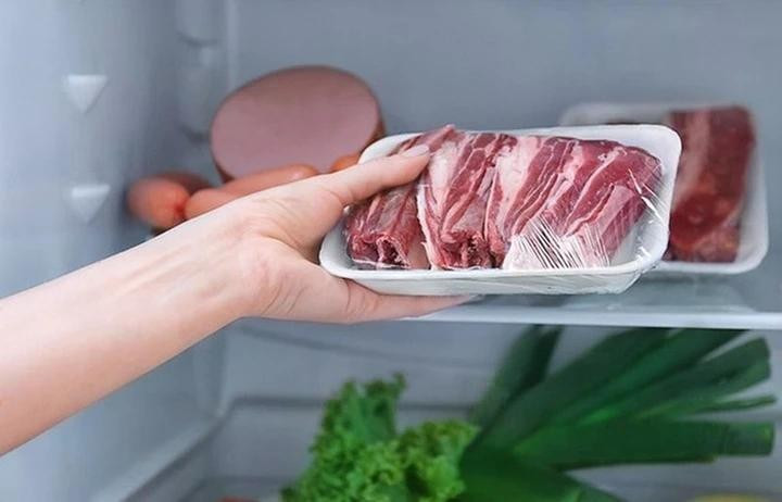 Các loại thịt nên bao kín, không để không khí lọt vào, không nên để khối to, mà nên cắt theo trọng lượng đủ bữa ăn để thuận tiện cho việc rã đông.
