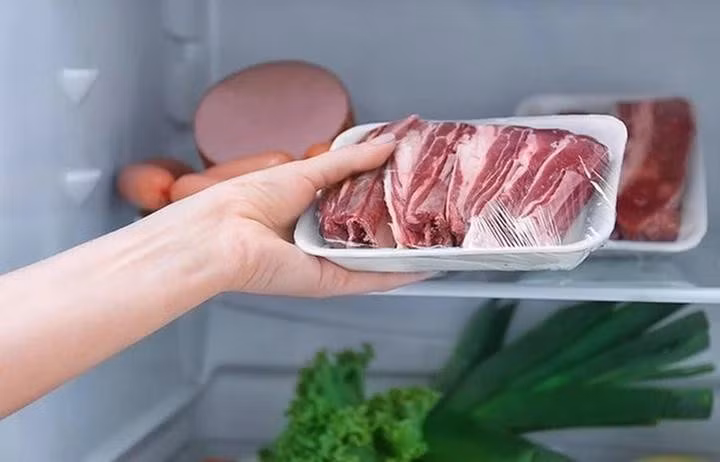 Các loại thịt nên bao kín, không để không khí lọt vào, không nên để khối to, mà nên cắt theo trọng lượng đủ bữa ăn để thuận tiện cho việc rã đông.