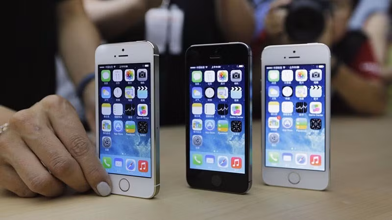iPhone 5, 5c và 5s được Apple trình làng vào năm 2012, chấm dứt kỷ nguyên màn hình 3.5 inch