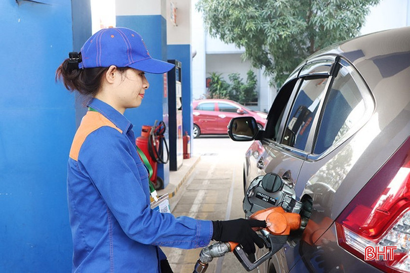 Người lao động Công ty Xăng dầu Hà Tĩnh thi đua đẩy mạnh doanh số bán hàng. bqbht_br_image-96.jpg
