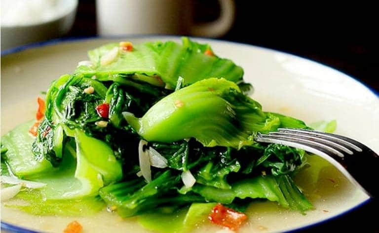 Cải bẹ xanh là một trong những đồ ăn mà bệnh nhân gout không nên bỏ qua. bi-benh-gout-an-rau-gi-tot-1-1.jpg