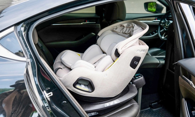 Ô tô chở trẻ em bắt buộc phải trang bị thiết bị an toàn phù hợp như ghế trẻ em hoặc dây đai chuyên dụng