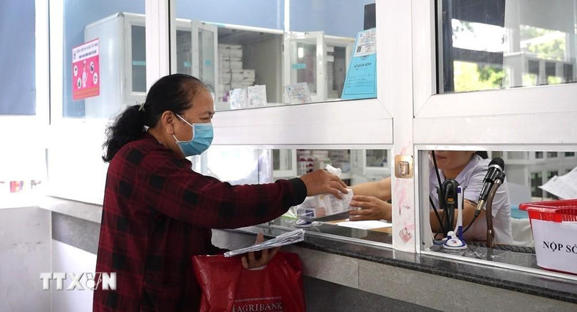 Cấp phát thuốc cho bệnh nhân bảo hiểm y tế tại một bệnh viện. (Ảnh: TTXVN/Vietnam+) Cấp phát thuốc cho bệnh nhân bảo hiểm y tế tại một bệnh viện. (Ảnh: TTXVN/Vietnam+)