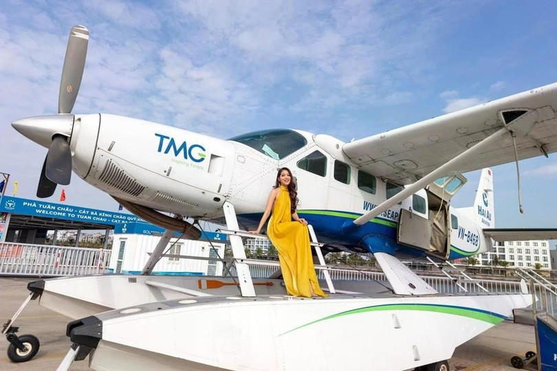 Thủy phi cơ tại bến phà Tuần Châu, Hạ Long, Quảng Ninh.