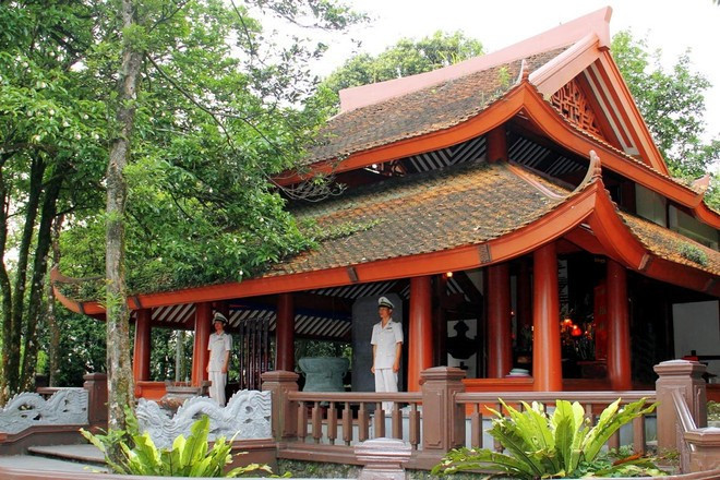 Đền thờ Bác Hồ tại Ba Vì. Đền thờ Bác Hồ tại Ba Vì.