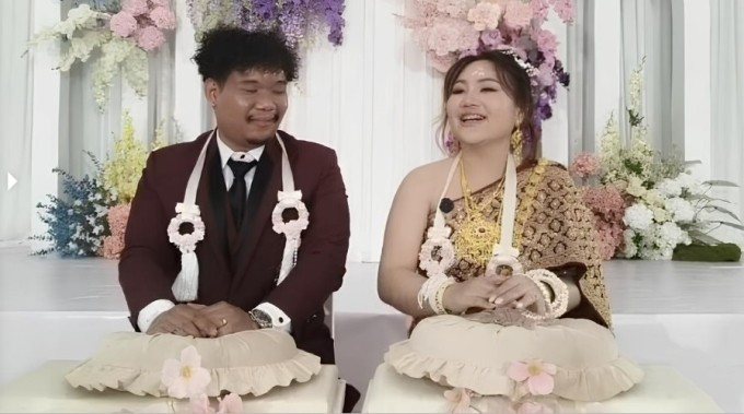 Cô dâu và chú rể trong lễ cưới hôm 4/3. Ảnh: Khaosod