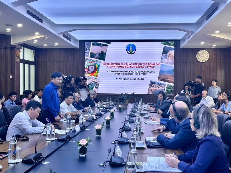 Thứ trưởng Bộ Nông nghiệp và Phát triển nông thôn Nguyễn Hoàng Hiệp gửi lời cảm ơn tới các đại sứ quán và các tổ chức quốc tế. (Ảnh: Bộ Nông nghiệp và Phát triển nông thôn)