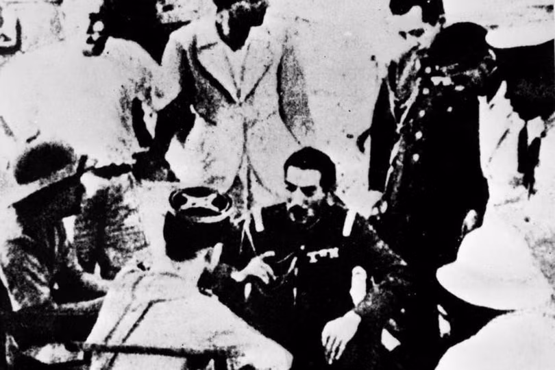 Cách mạng Tháng Tám năm 1945 đã đập tan ách thống trị tàn bạo của chủ nghĩa thực dân, phát xít; xóa bỏ chế độ phong kiến lỗi thời; mở ra bước ngoặt lịch sử trọng đại, đưa đất nước Việt Nam từ một xứ thuộc địa trở thành quốc gia độc lập, có chủ quyền; nhân dân Việt Nam từ thân phận nô lệ trở thành người làm chủ đất nước. Trong ảnh: Nhân dân ở nhiều địa phương nổi dậy đánh chiếm kho thóc của Nhật cứu đói. (Ảnh: Tư liệu TTXVN)