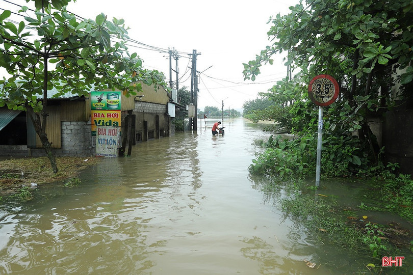 Nhiều tuyến đường ngập sâu. mua-lu-9a.jpg