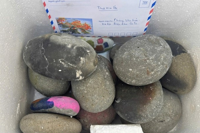 Số đá được trả lại cho đảo Cô Tô hôm 14/11. Ảnh: NVCC