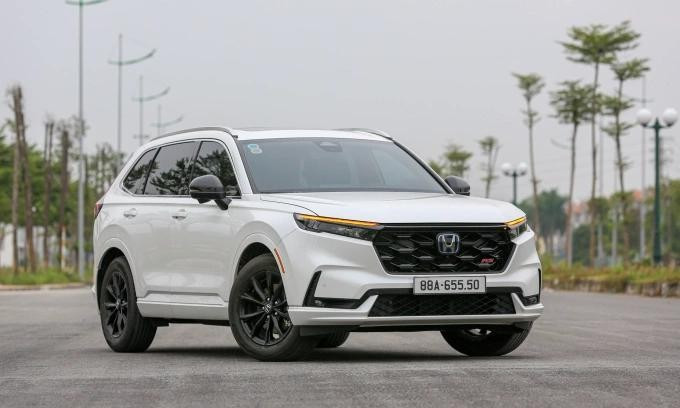 CR-V hybrid bản nhập khẩu Thái Lan lăn bánh ở Hà Nội. Ảnh: Lương Dũng