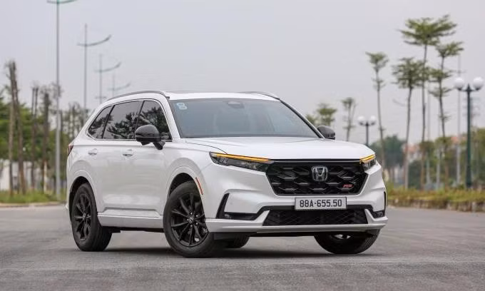 CR-V hybrid bản nhập khẩu Thái Lan lăn bánh ở Hà Nội. Ảnh: Lương Dũng