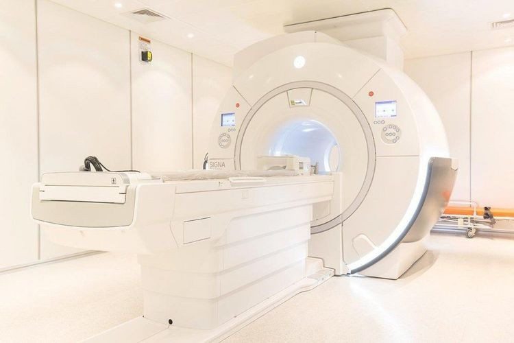Hệ thống máy chụp cộng hưởng từ MRI 3.0 Tesla hiện đại.