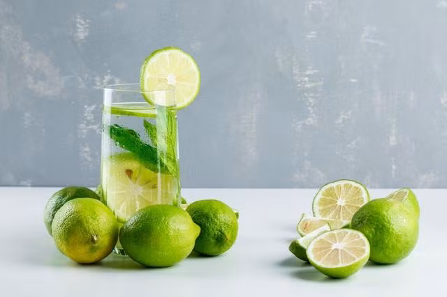 Nước chanh chứa nhiều chất dinh dưỡng tốt cho sức khỏe.