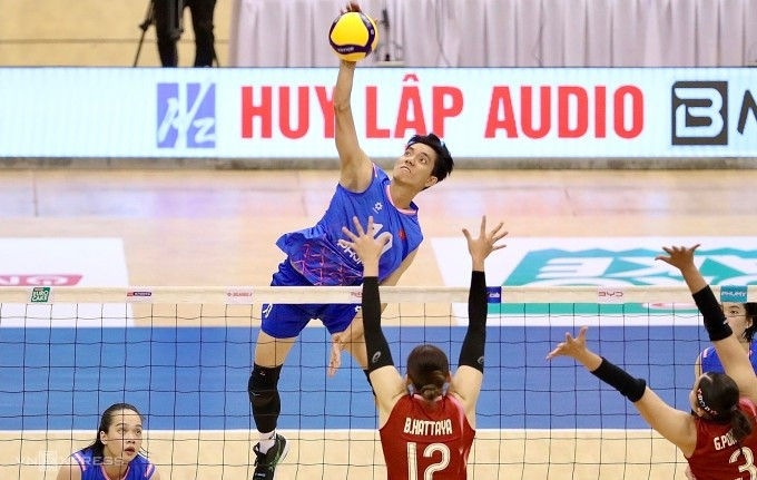 Bích Tuyền bật cao đập bóng trong trận Việt Nam thắng Thái Lan 3-2 để vô địch chặng hai giải bóng chuyền nữ SEA V-League 2025, tại nhà thi đấu tỉnh Ninh Bình, ngày 10/8. Ảnh: Hiếu Lương Bích Tuyền bật cao đập bóng trong trận Việt Nam thắng Thái Lan 3-2 để vô địch chặng hai giải bóng chuyền nữ SEA V-League 2025, tại nhà thi đấu tỉnh Ninh Bình, ngày 10/8. Ảnh: Hiếu Lương