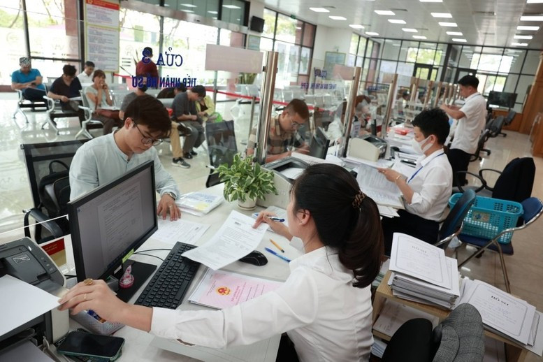 Quản lý, sử dụng dữ liệu, hồ sơ điện tử của cán bộ, công chức, viên chức thuộc danh mục bí mật nhà nước