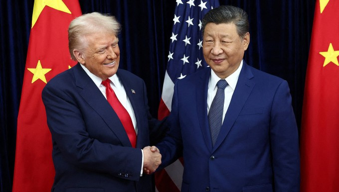 Ông Trump bắt tay ông Tập trước cuộc gặp tại Hàn Quốc ngày 30/10. Ảnh: Reuters Ông Trump bắt tay ông Tập trước cuộc gặp tại Hàn Quốc ngày 30/10. Ảnh: Reuters