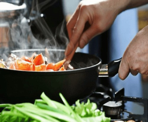 Thực hiện ăn chín uống sôi để phòng ngừa và hạn chế nguy cơ mắc tả biển. Thực hiện ăn chín uống sôi để phòng ngừa và hạn chế nguy cơ mắc tả biển.