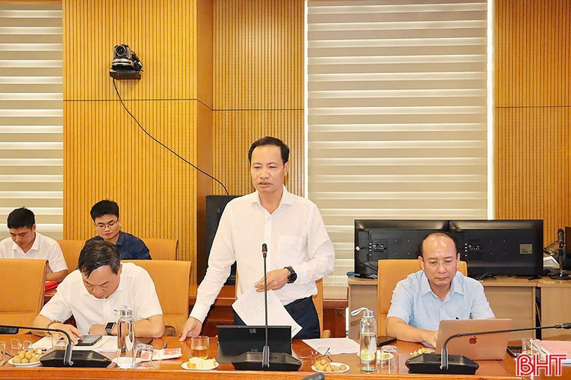 Chủ tịch UBND huyện Nghi Xuân Nguyễn Văn Hiếu phát biểu tại hội nghị. y19.jpg