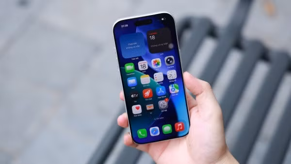 Các điểm ảnh OLED bị quá tải do để độ sáng màn hình ở mức cao liên tục