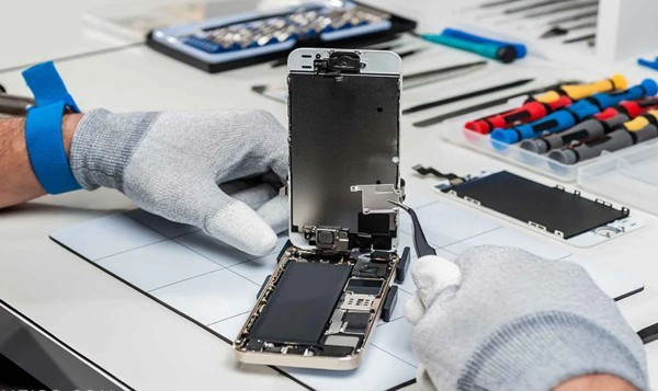 Chi phí sửa chữa màn hình phụ thuộc vào nhiều yếu tố