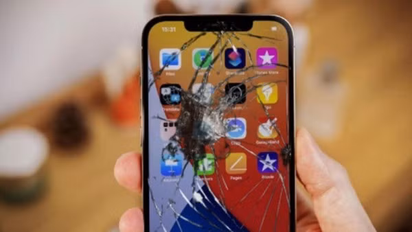 Điện thoại bị va chạm mạnh dẫn đến hư hỏng màn hình